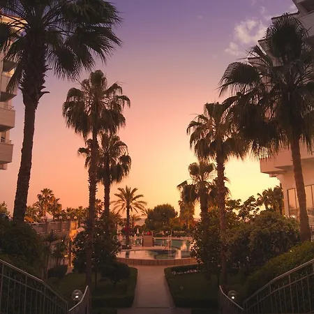 تراس بيتش ريزورت الشامل كلياً 5*